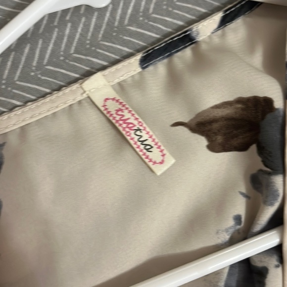 FLOWY HIGH-LOW DRESS CREAM COLOR WITH FLORAL PRINT - Picture 3 of 4